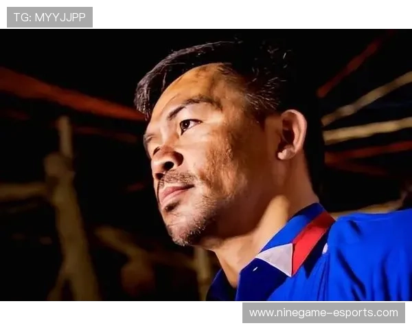 足球巨星跨界拳击赛场 挑战自我展现全新风采